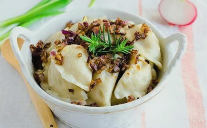 Dumplings with potatoes and chanterelles