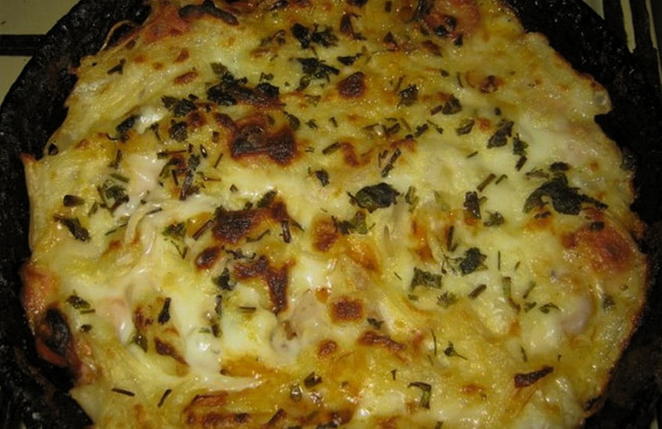 Casserole de pâtes aux saucisses et fromage au four