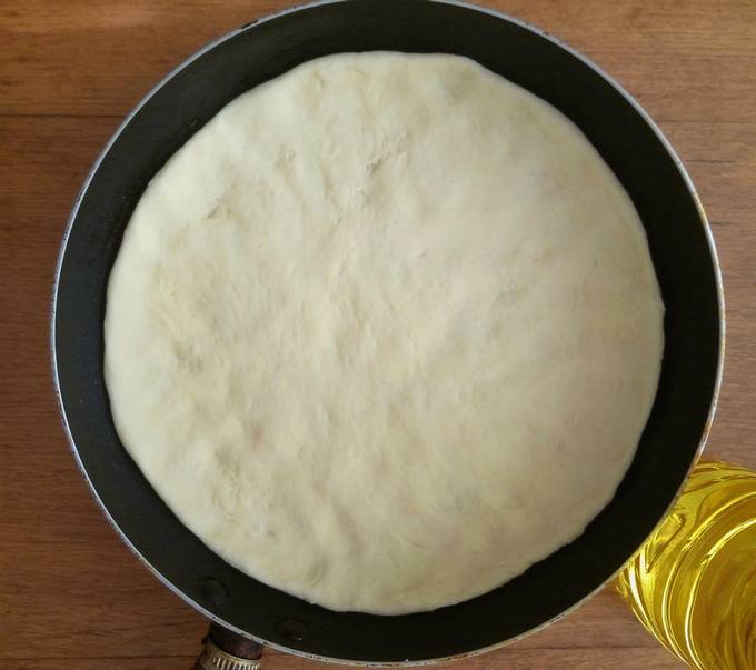 Pâte à pizza au lait pour une poêle