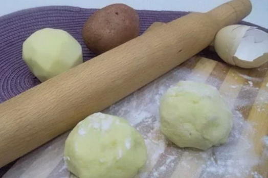 Potato dough for pies in a pan