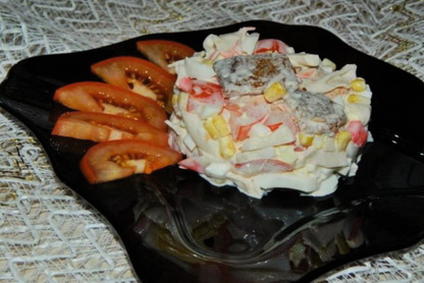 Salade de crabe au maïs, oeuf et croûtons