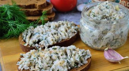 Lard pâté with garlic and herbs