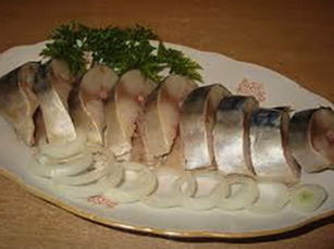 Pickled mackerel in chunks with onion and vinegar