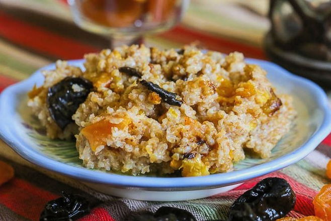 Bouillie de blé avec du lait pour un enfant