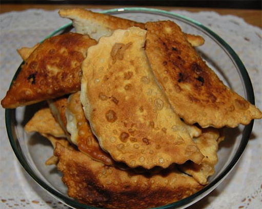 Pastries with minced pork and beef