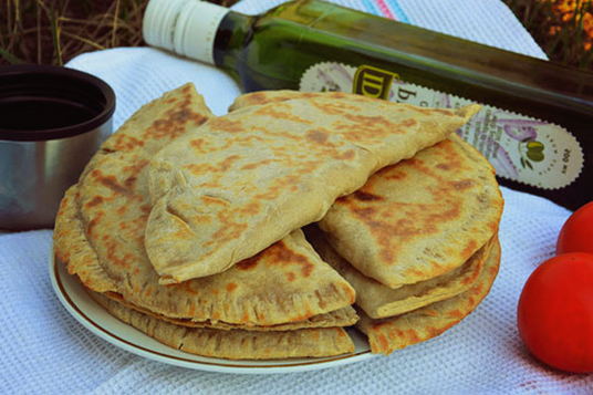 Chebureks avec viande hachée et pommes de terre