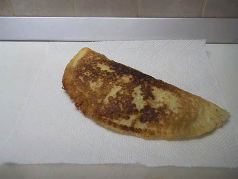 Chebureks من عجينة الخميرة الجاهزة