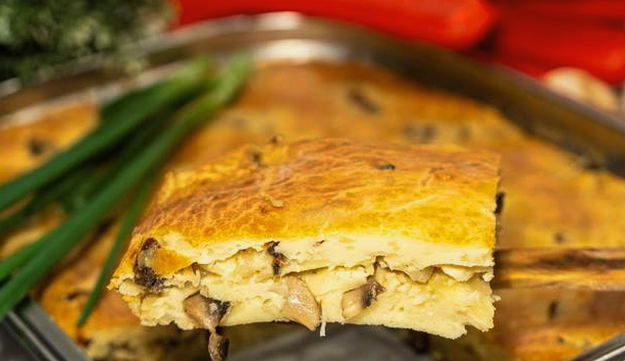 Tarte gelée à la crème sure au chou et aux champignons