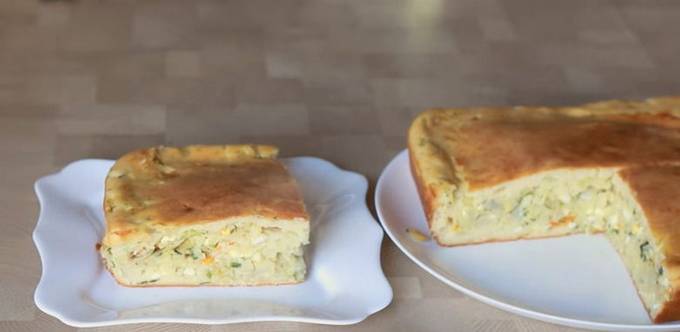 Tarte gelée mayonnaise-crème aigre avec chou et oeuf au four