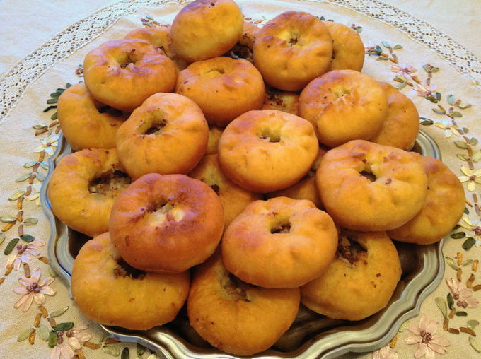 Belyashi avec garniture juteuse de viande hachée