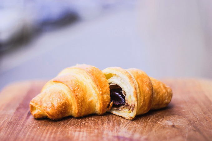 Croissants feuilletés au chocolat et banane