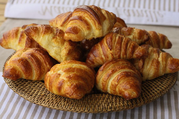 How to make chocolate croissants at home