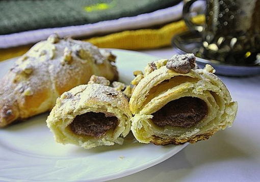 Puff pastry croissants with chocolate