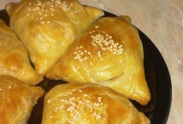 Samsa with minced meat and potatoes in the oven