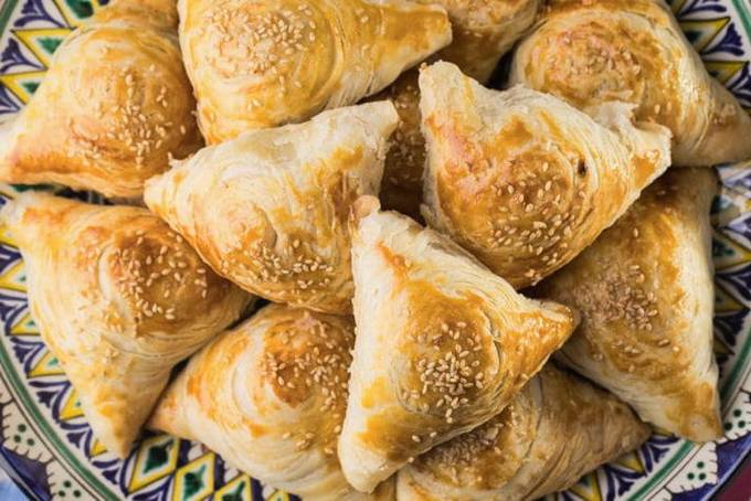 Comment faire cuire la samsa avec des pommes de terre à la maison