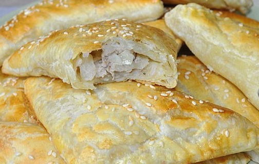 Samsa with minced meat and onions from ready-made puff pastry in the oven