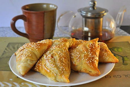 Samsa with chicken from ready-made puff pastry in the oven