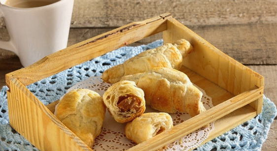 How to cook condensed milk croissants at home