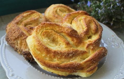 Comment faire des petits pains avec un coeur avec du sucre