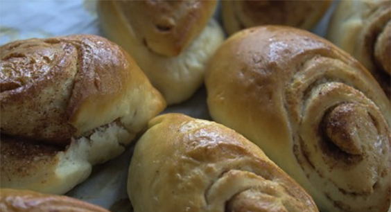 Buns from yeast dough on water