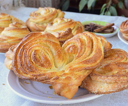 Buns from ready-made yeast dough in the oven