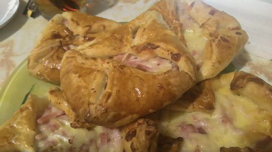 Samsa au jambon et pâte feuilletée au four