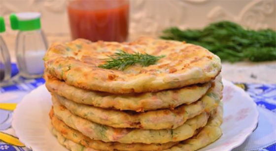 Tortillas au fromage, saucisses et tomates