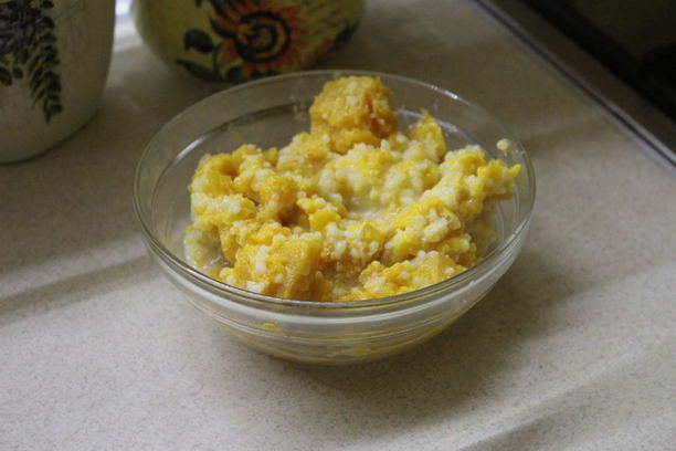 Wheat-pumpkin porridge with milk in a slow cooker