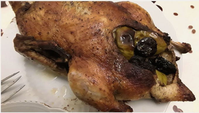 Duck with quince and prunes in the oven