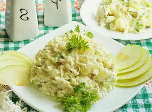 Salade de poulet, ananas et pomme