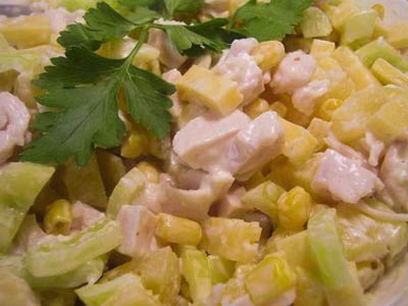 Smoked chicken salad with pineapple and bell pepper