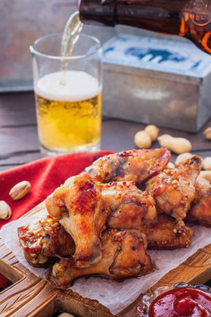 Crispy wings to accompany beer in the oven