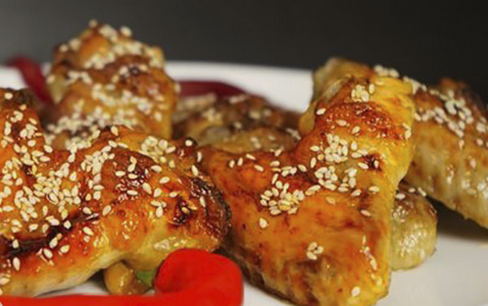 Wings in honey-soy sauce with sesame seeds in the oven