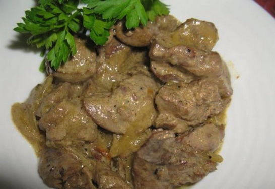 Chicken liver and hearts in sour cream in a pan