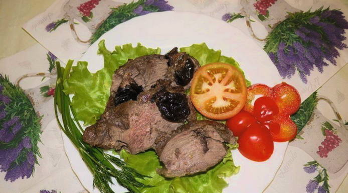 Oven baked beef with prunes