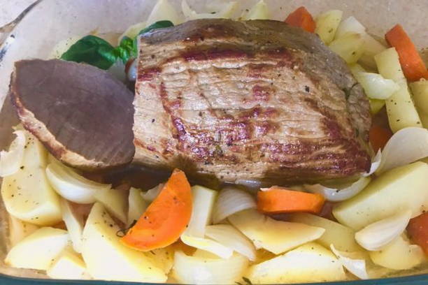 Oven baked beef with vegetables