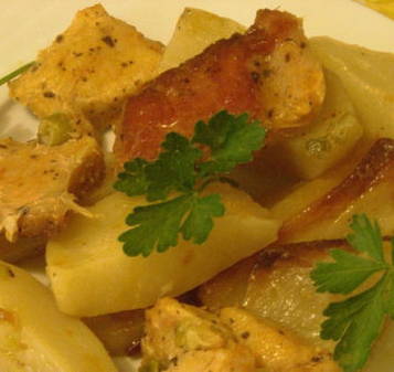 Morceaux de porc avec pommes de terre en papillote au four