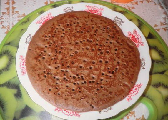 Gâteaux de gâteau sans lait concentré dans une casserole