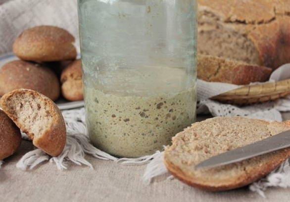 Sourdough for bread without yeast at home