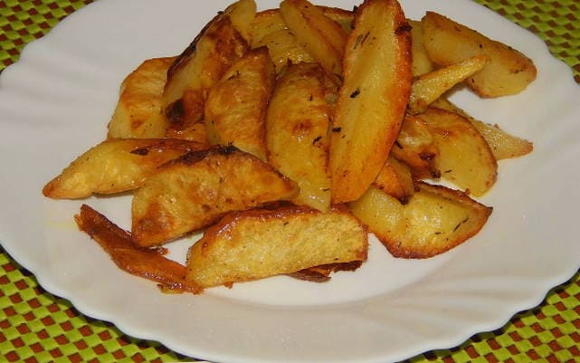 Quartiers de pommes de terre aux épices au four