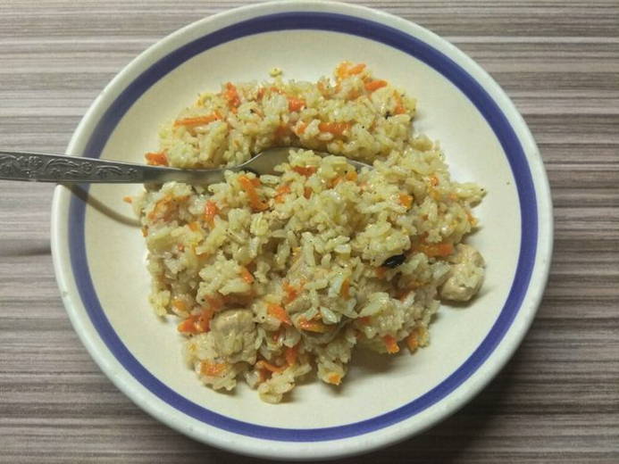 Pilaf with chicken in a wok