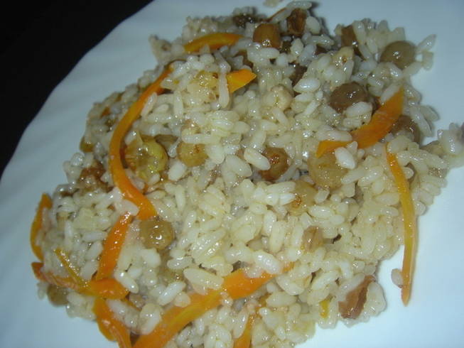 Sweet pilaf with raisins