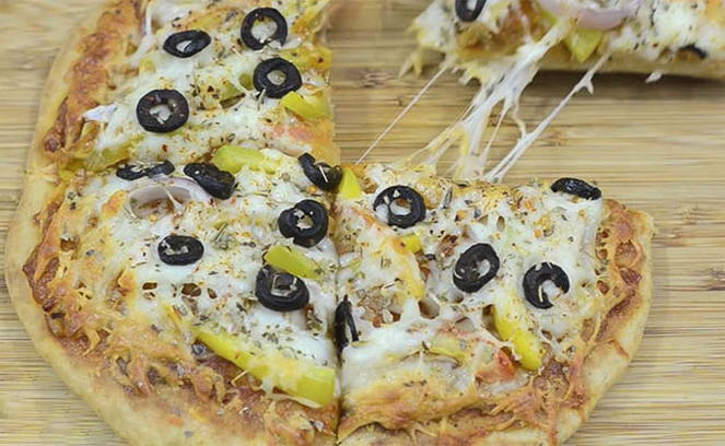 Pizza au yaourt dans une casserole