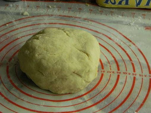 Pâte à choux pour manti à l'eau bouillante