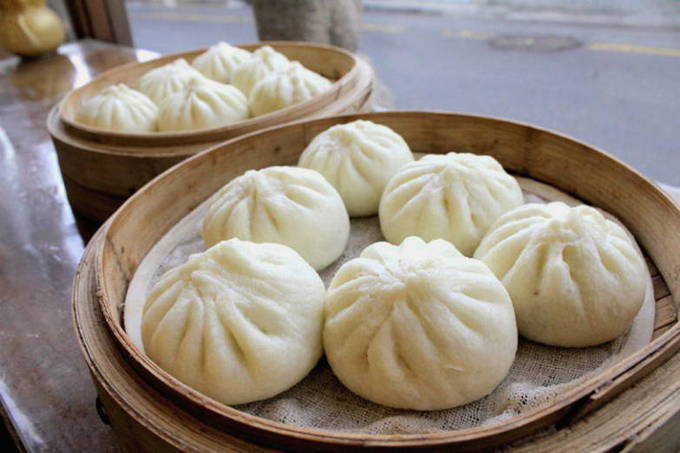 Pâte à l'eau minérale pour manti