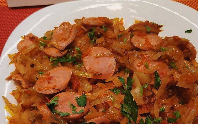 Solyanka for the second of cabbage with sausages