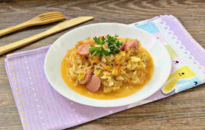 Cabbage solyanka with sausages in a slow cooker