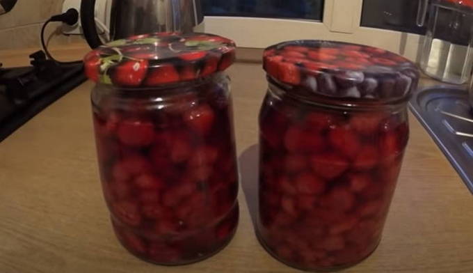 Framboises dans leur jus sans sucre pour l'hiver