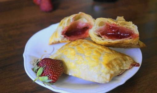 Strawberry jam with gelatin and citric acid