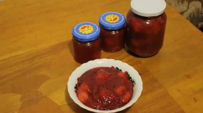 Strawberry jam in a multicooker Polaris